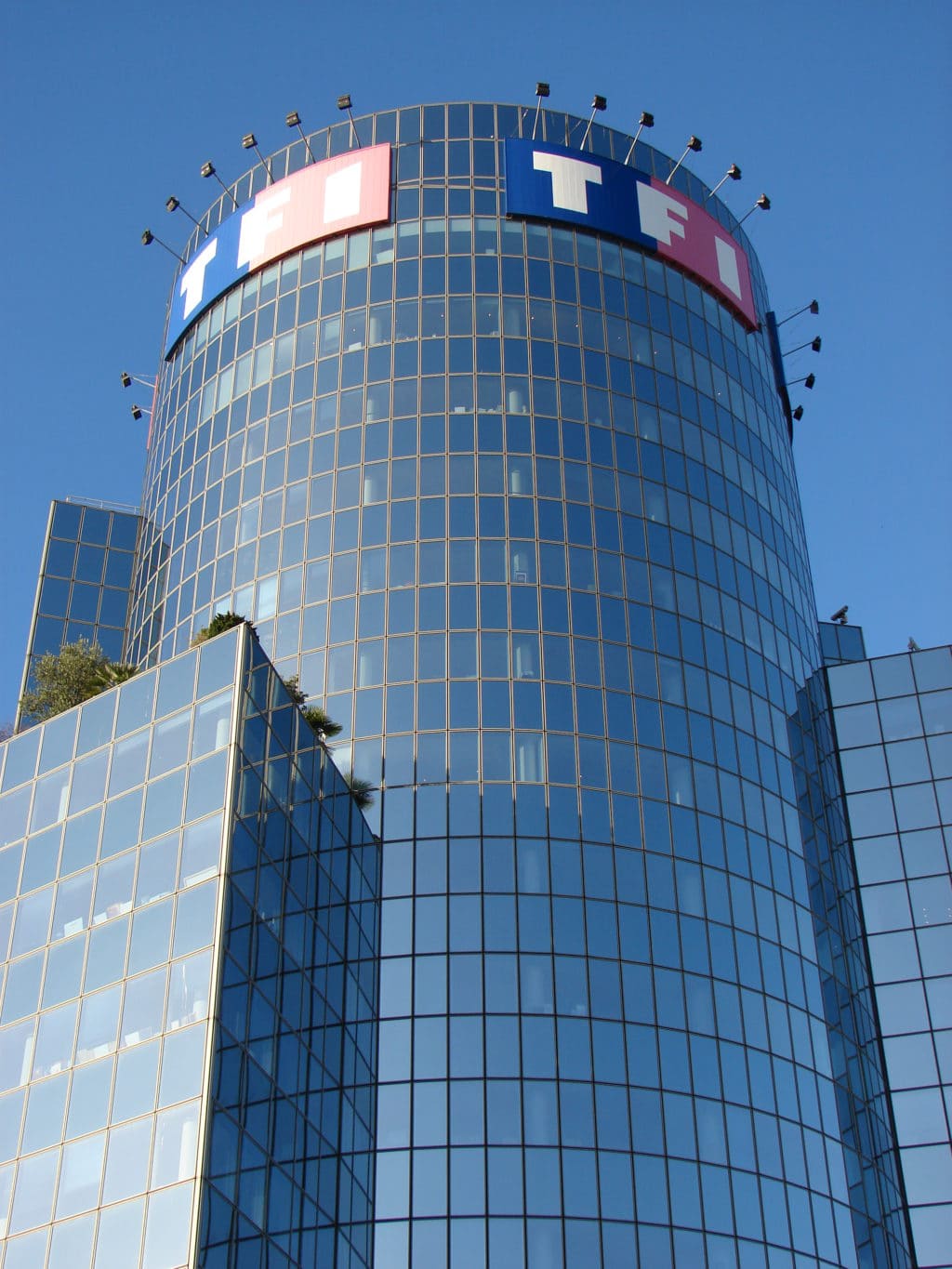 TF1