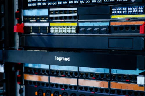 Legrand sur un support technique…