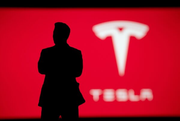 Tesla_en_avant