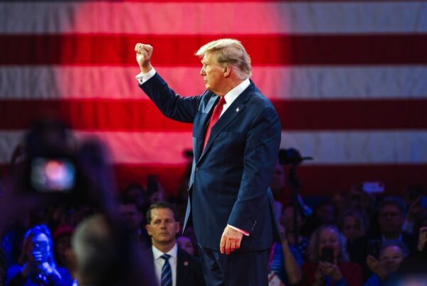 Trump_en_avant