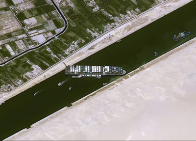 ever_given_canal_de_suez_051125
