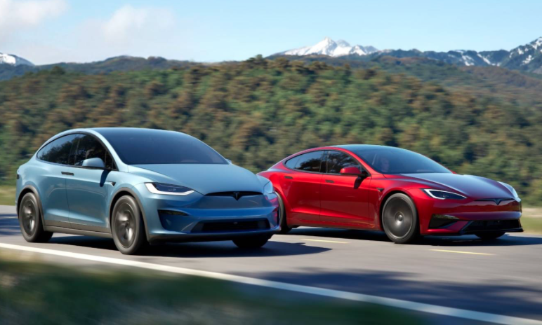 SpaceX_Tesla_040226